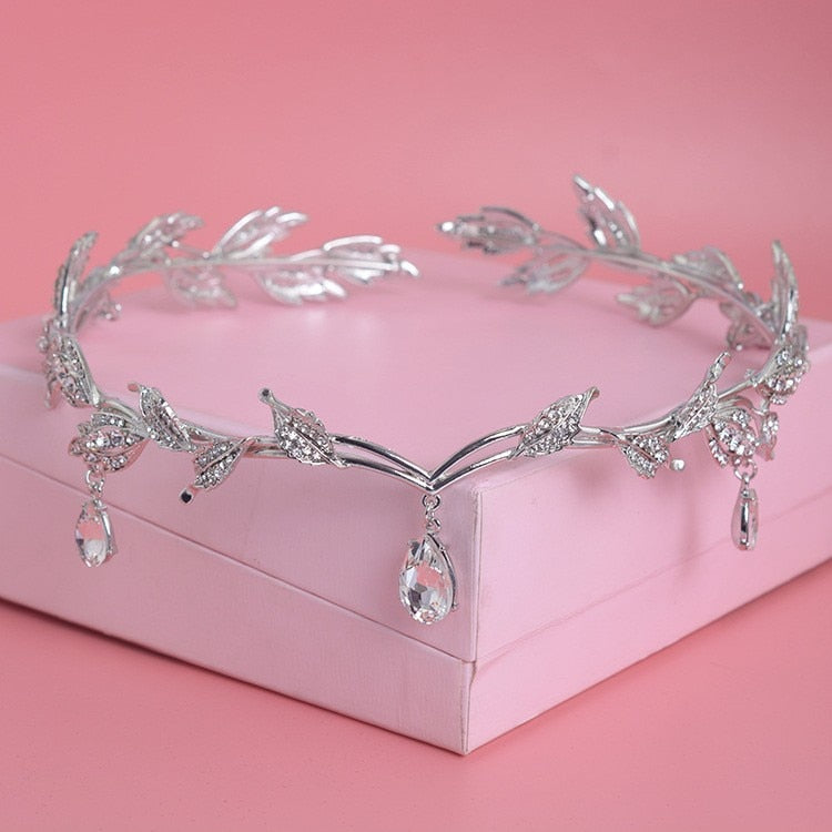 Diadème de la Mariée Éthérée – Feuillage Cristallin & Gouttes