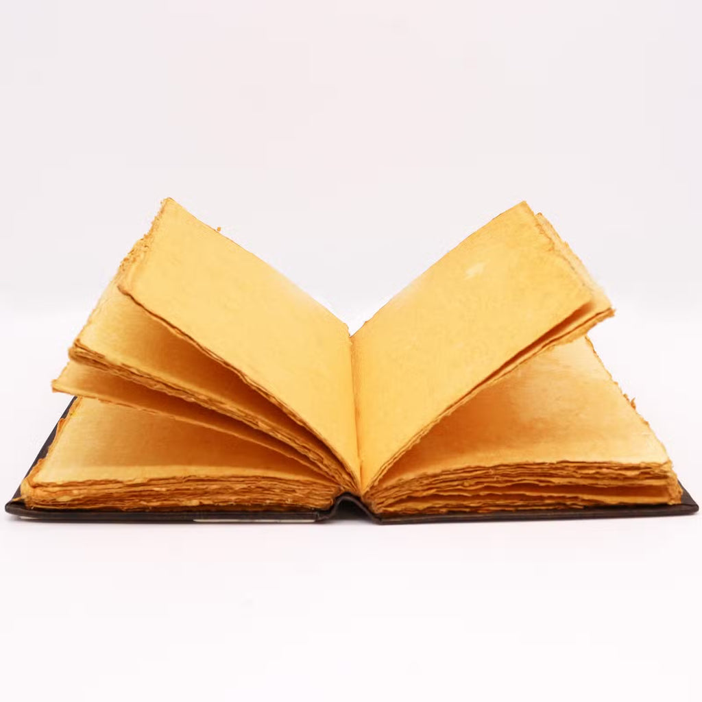 Le Registre des Noces Éternelles – Grimoire Gothique en Cuir