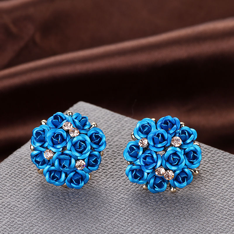 🌹 Boucles d’Oreilles Bouquet de Roses Cristallines – Éclat Baroque
