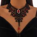 Le Collier de la Veuve Écarlate — Ras-du-cou Gothique en Dentelle
