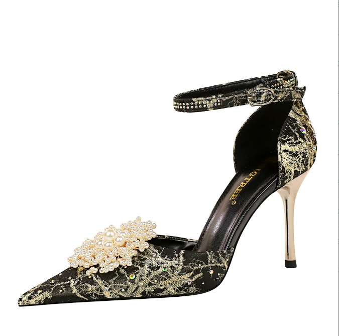 Escarpins Reine de Givre – Dentelle, Perles & Strass