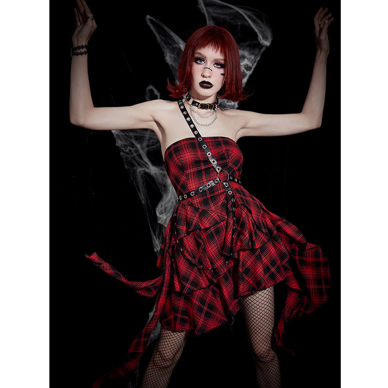 Robe bustier asymétrique à carreaux rouges – Esprit Cirque des Ombres