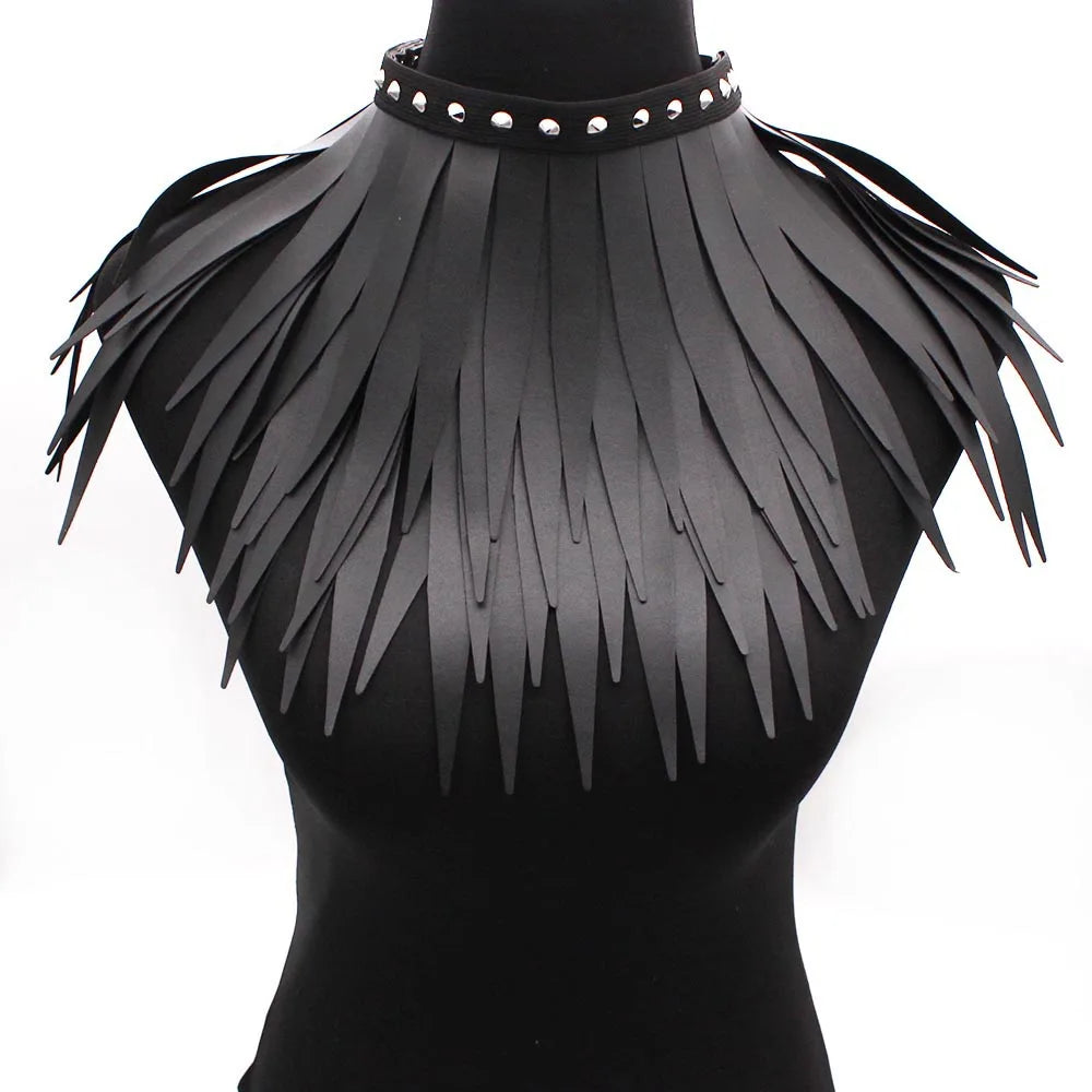 Les Ailes de l’Exil — Collier Gothique à Franges Noires
