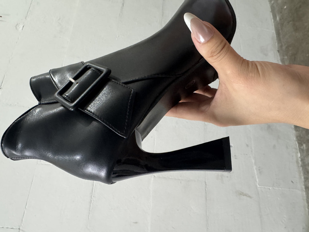 Bottines à talons “Nocturne Fatale” – boucle gothique et bout pointu
