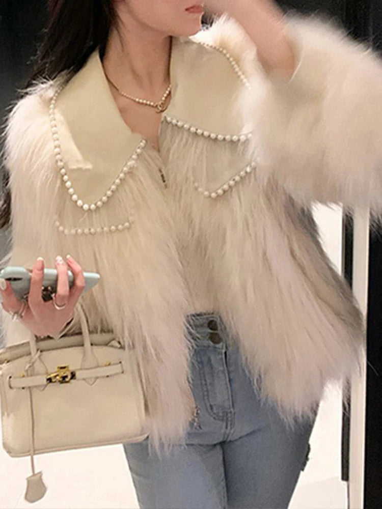 Veste en fausse fourrure ivoire à perles – Élégance d’Hiver
