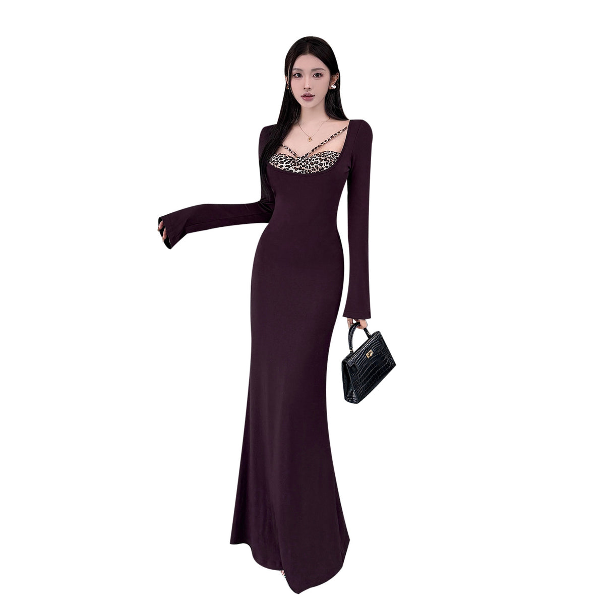La Panthère Pourpre – Robe longue violette aux détails léopard