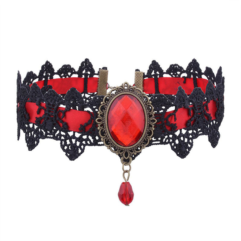 Ras-de-cou gothique en dentelle noire & médaillon cristal