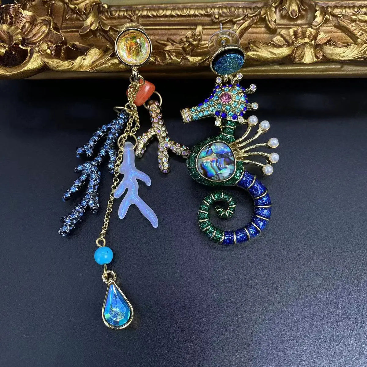 Les Reliques de l’Hippocampe — Boucles d’Oreilles Asymétriques