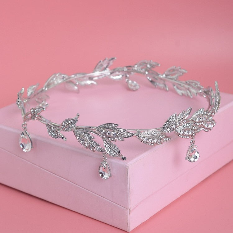 Diadème de la Mariée Éthérée – Feuillage Cristallin & Gouttes