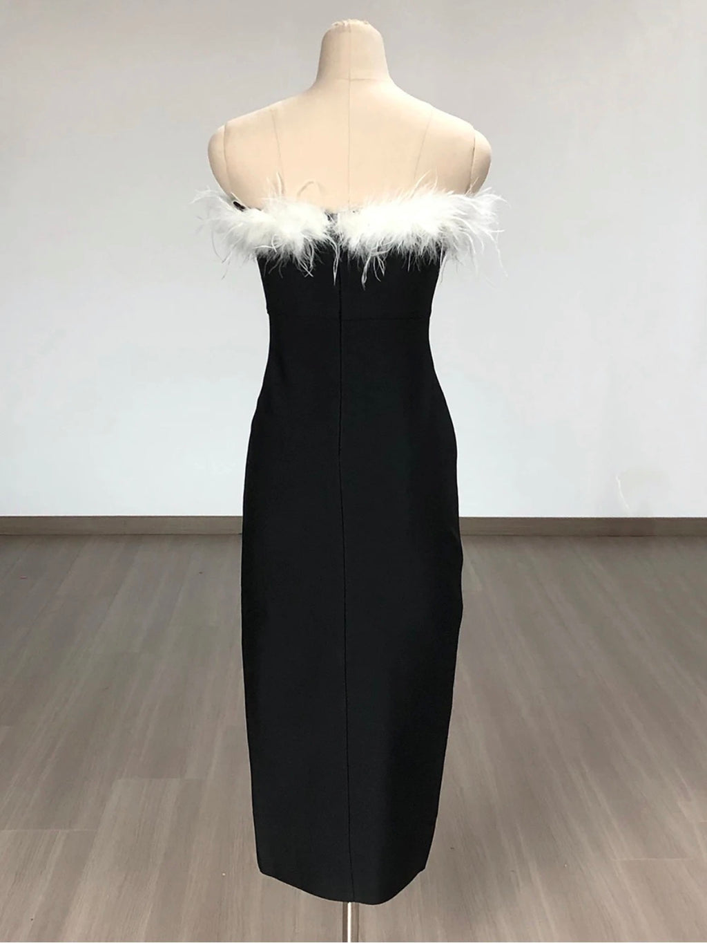Une silhouette noire, théâtrale et irrésistiblement glamour…