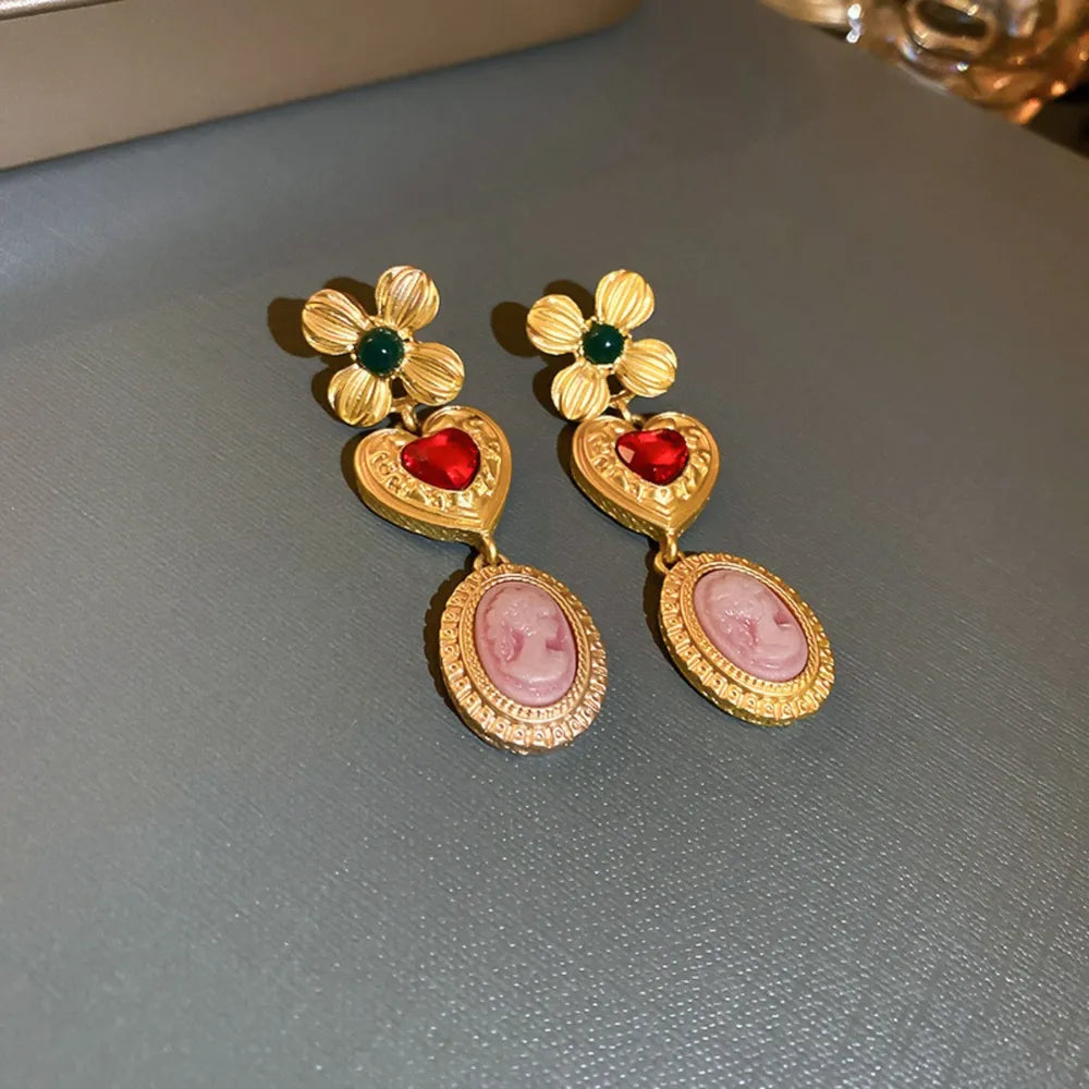 Les Médaillons des Ombres — Boucles d’Oreilles Vintage