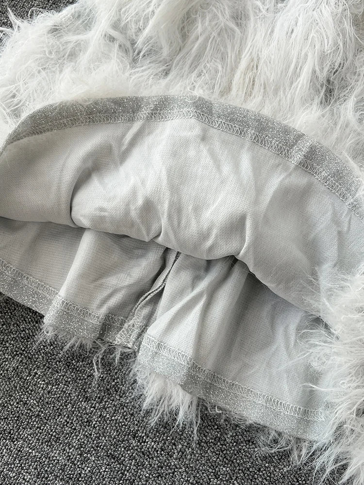 🤍 Robe « Ailes de Givre » – Effet Plumes Blanches
