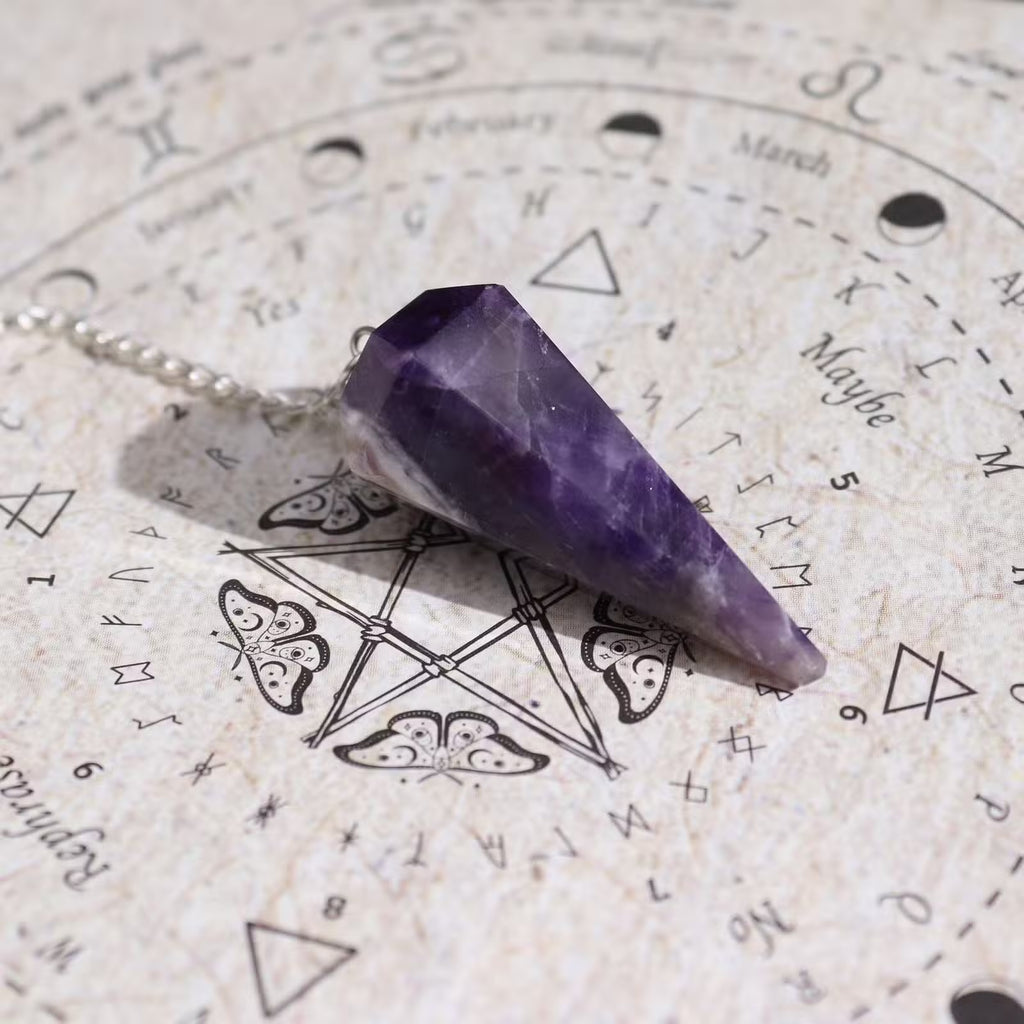 Sortilège de Séduction – Encens Rituel & Pendule d’Améthyste