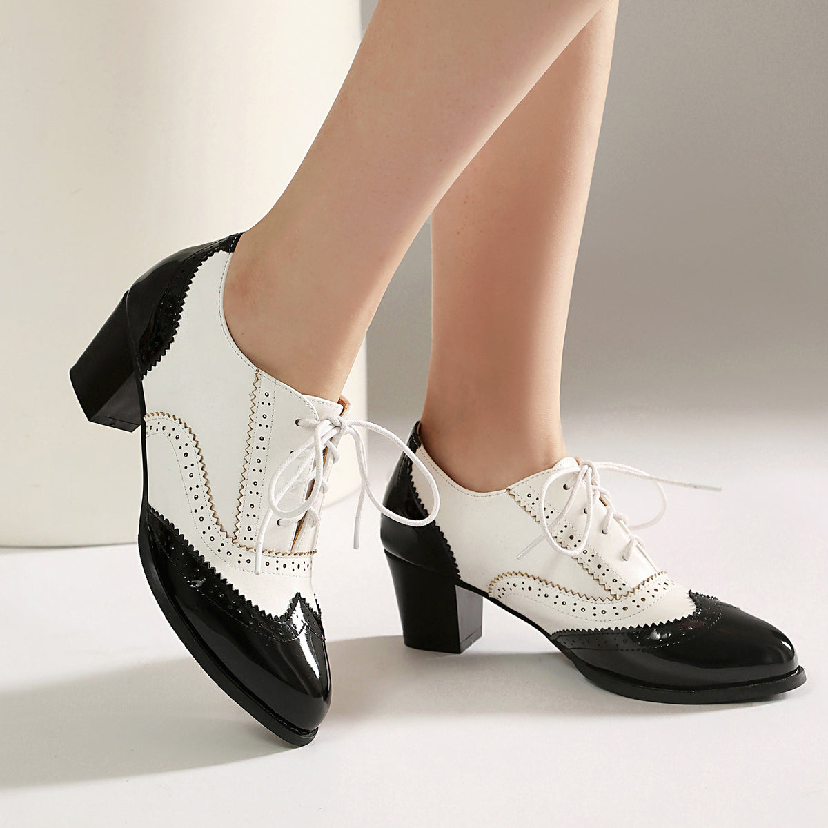 Chaussures richelieu rétro à talon épais – Élégance du Cirque des Ombres
