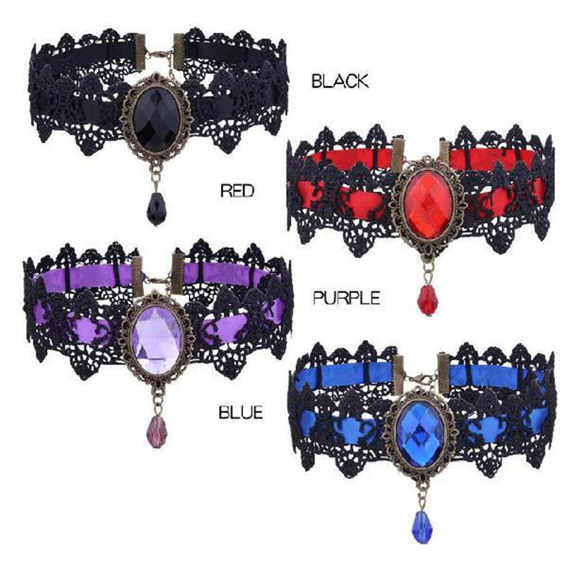 Ras-de-cou gothique en dentelle noire & médaillon cristal