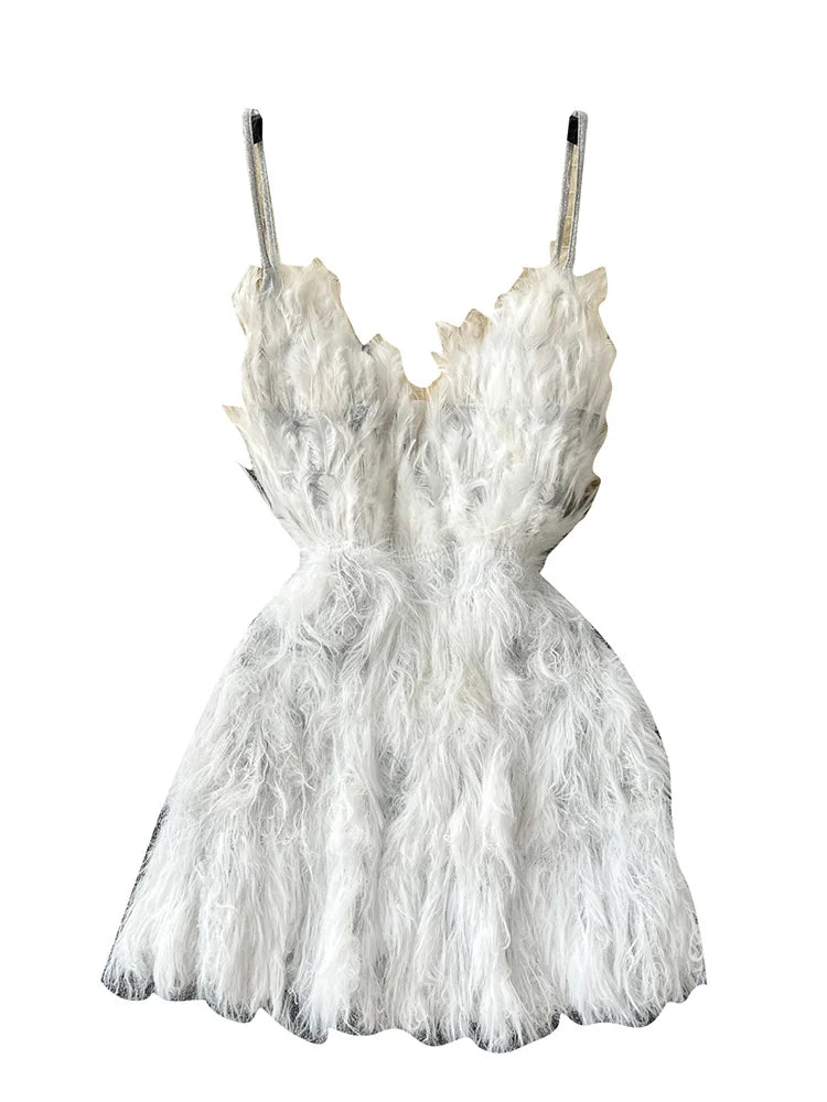 🤍 Robe « Ailes de Givre » – Effet Plumes Blanches