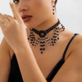 Le Collier des Ombres – Ras-de-cou gothique à perles noires