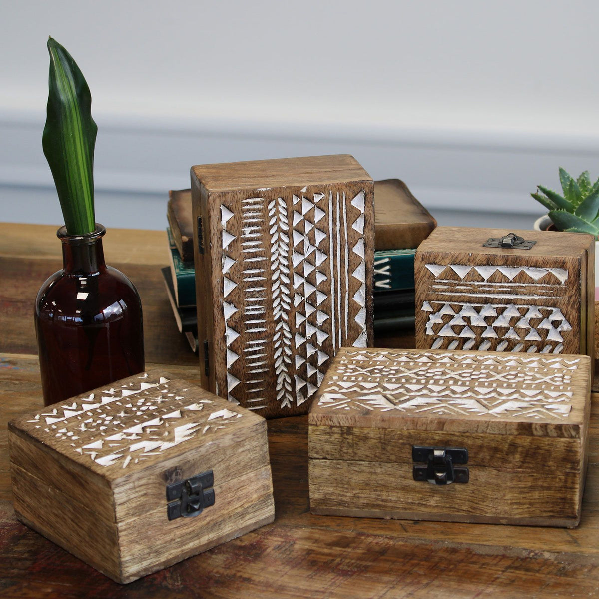 Boîte d’Apothicaire en Bois Blanchi – Motif Slave