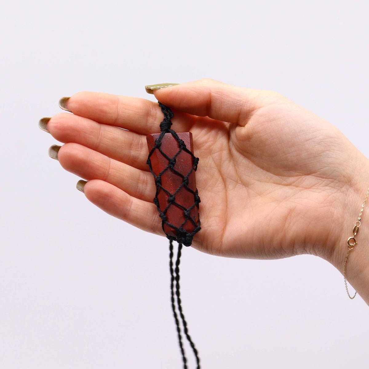 Sang Éternel – Pendentif Talisman en Jaspe Rouge