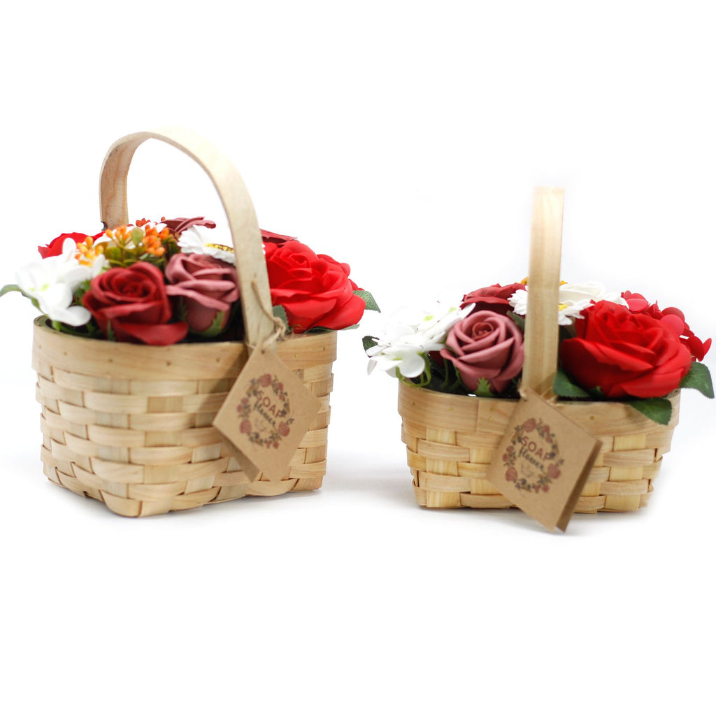 Bouquet Écarlate – Fleurs de Savon en Panier d’Osier 🌹🖤