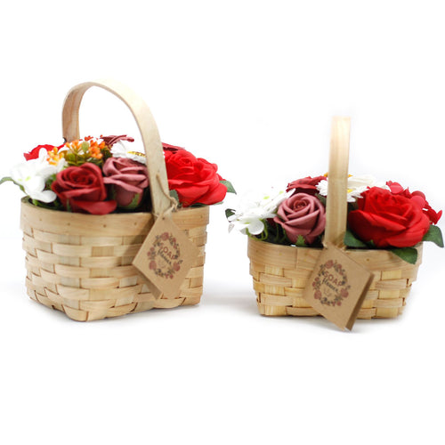 Bouquet Écarlate – Fleurs de Savon en Panier d’Osier 🌹🖤