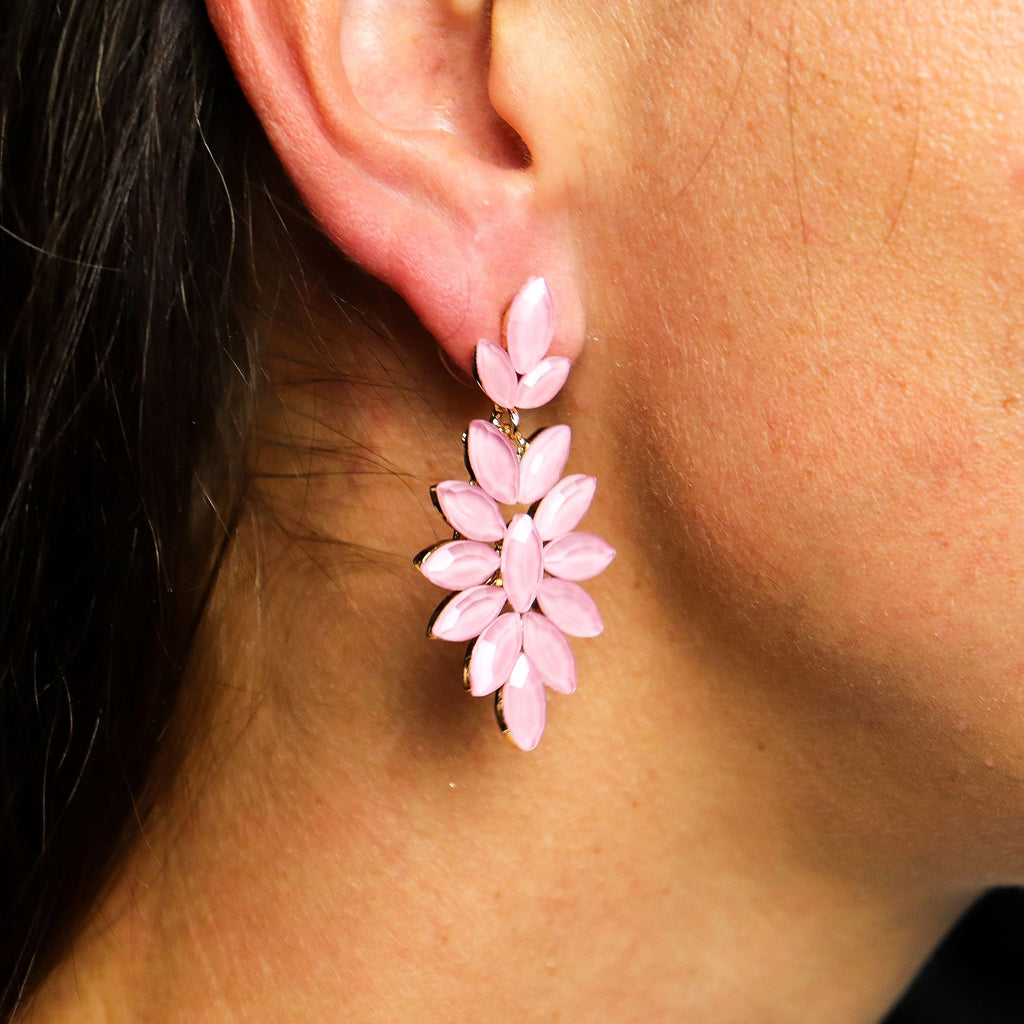 Larmes des Naïades – Boucles d’Oreilles Longues en Verre Rose