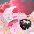 Bougie Mystique Les Amoureux – Quartz Rose & Fleurs 🌹🔮