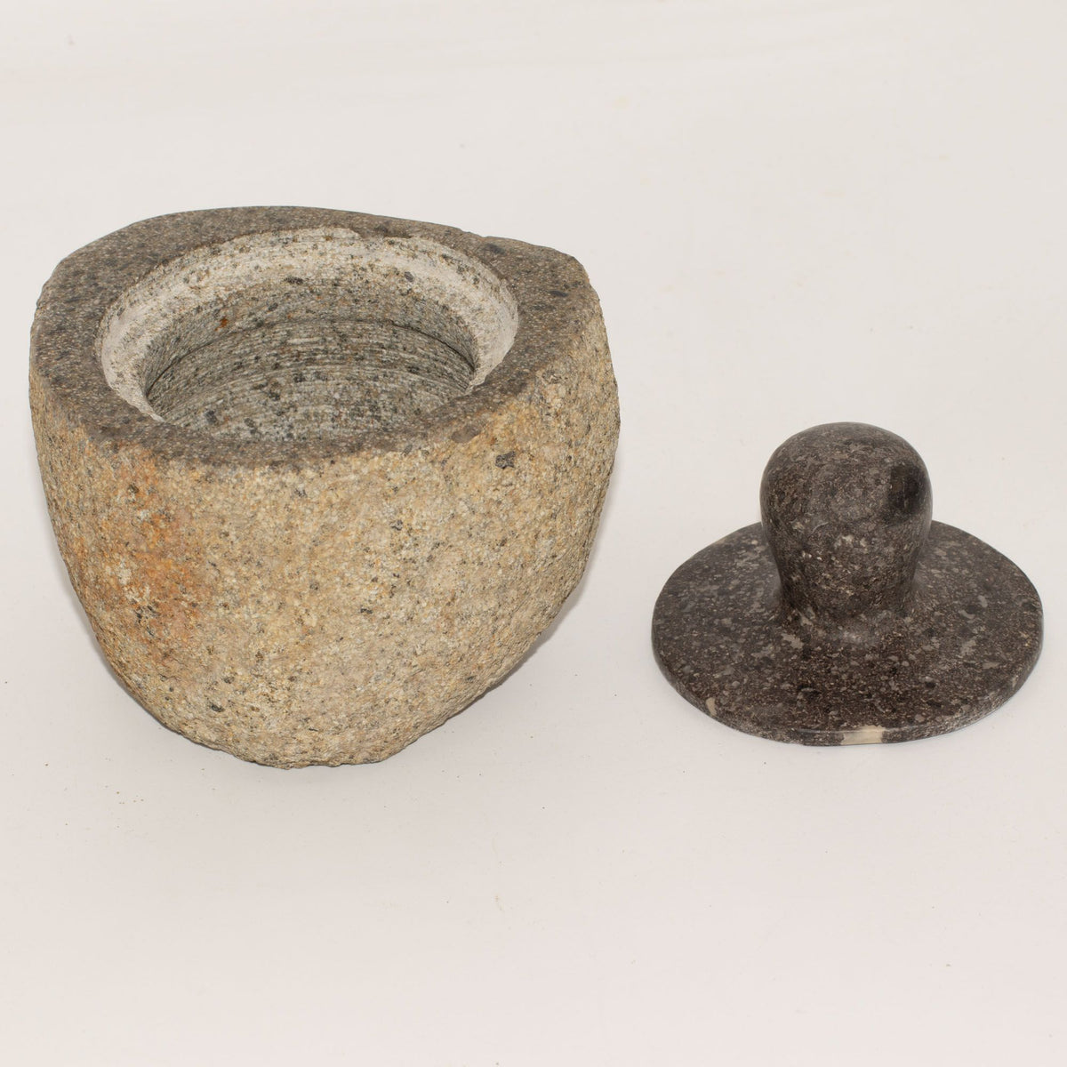 Pot d’Ancrage en Pierre de Rivière – 12 × 8 cm